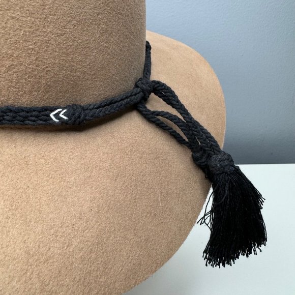 AMERICAN EAGLE tan wool hat with tassel trim OS - Picture 5 of 5